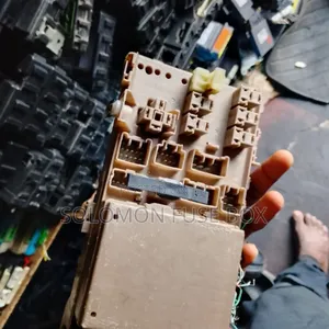 Fuse Box for Avensis 205