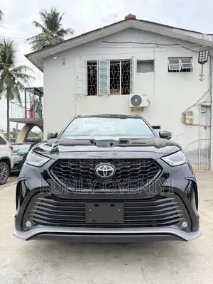 Toyota Highlander XSE 2021 Black