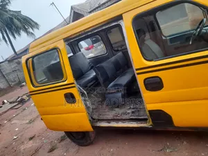 Suzuki APV Minibus 2005 Yellow