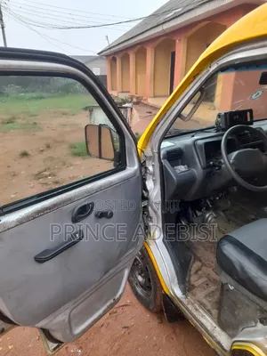 Suzuki APV Minibus 2005 Yellow
