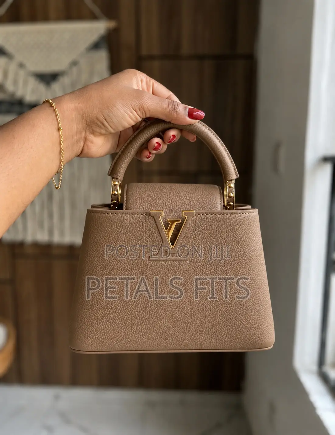 Handbag ()