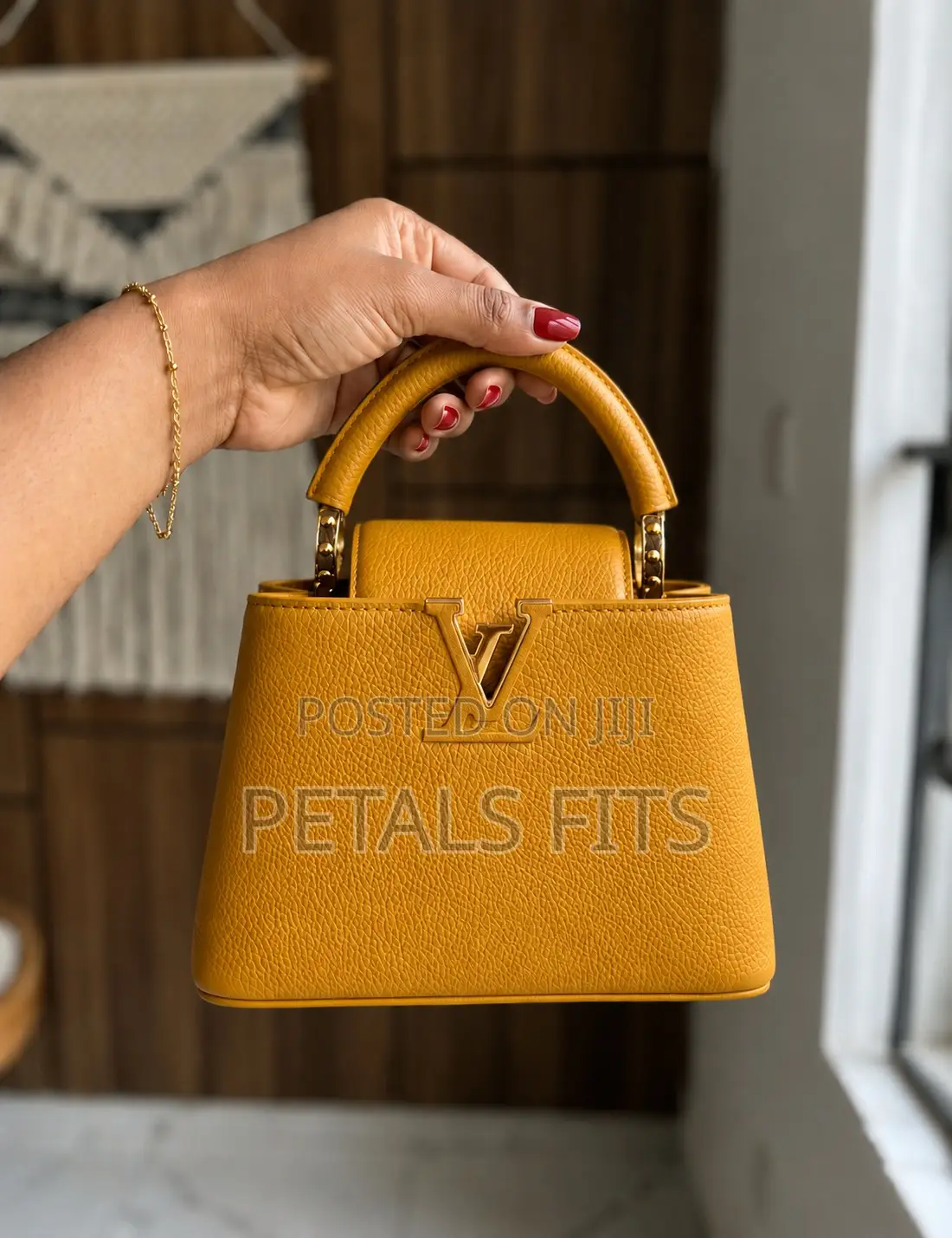 Handbag ()