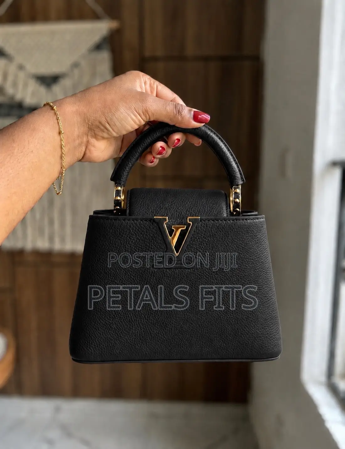 Handbag ()