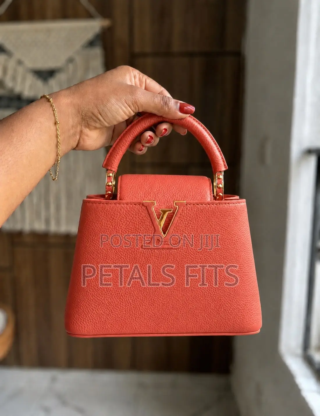 Handbag ()