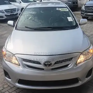 Toyota Corolla LE 4dr Sedan (1.8L 4cyl 4A) 2013 Silver