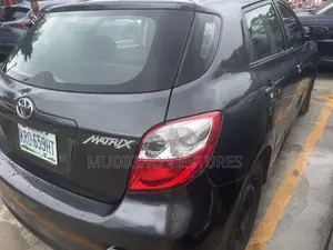 Toyota Matrix S Hatchback FWD (2.4L 4cyl 5A) 2009 Gray