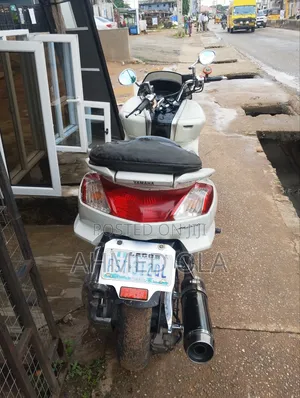 Yamaha Majesty 2016 White