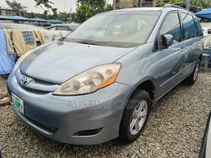 Toyota Sienna CE FWD 2007