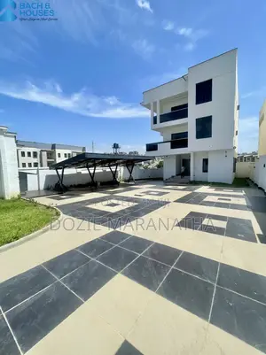 5bdrm House in Tarred Road, Guzape District for sale