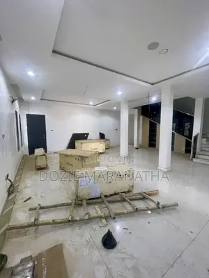 5bdrm House in Tarred Road, Guzape District for sale