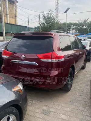Toyota Sienna 2013 Brown