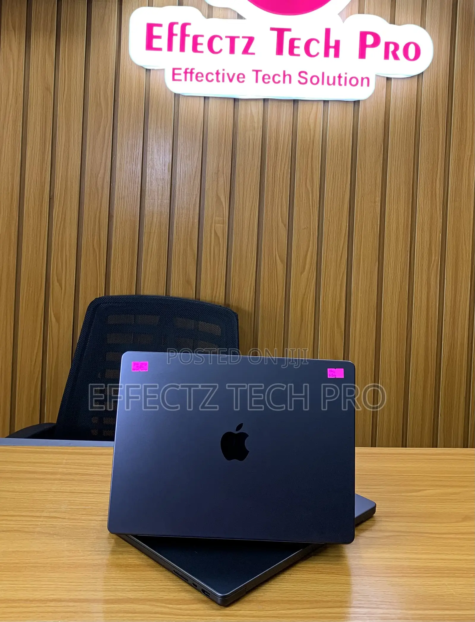 Apple MacBook Pro 2023 M3 Pro 14-inch 18GB Apple M3 Pro SSD 512GB