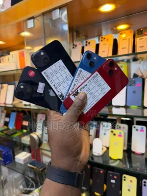 Apple iPhone 13 128 GB Red