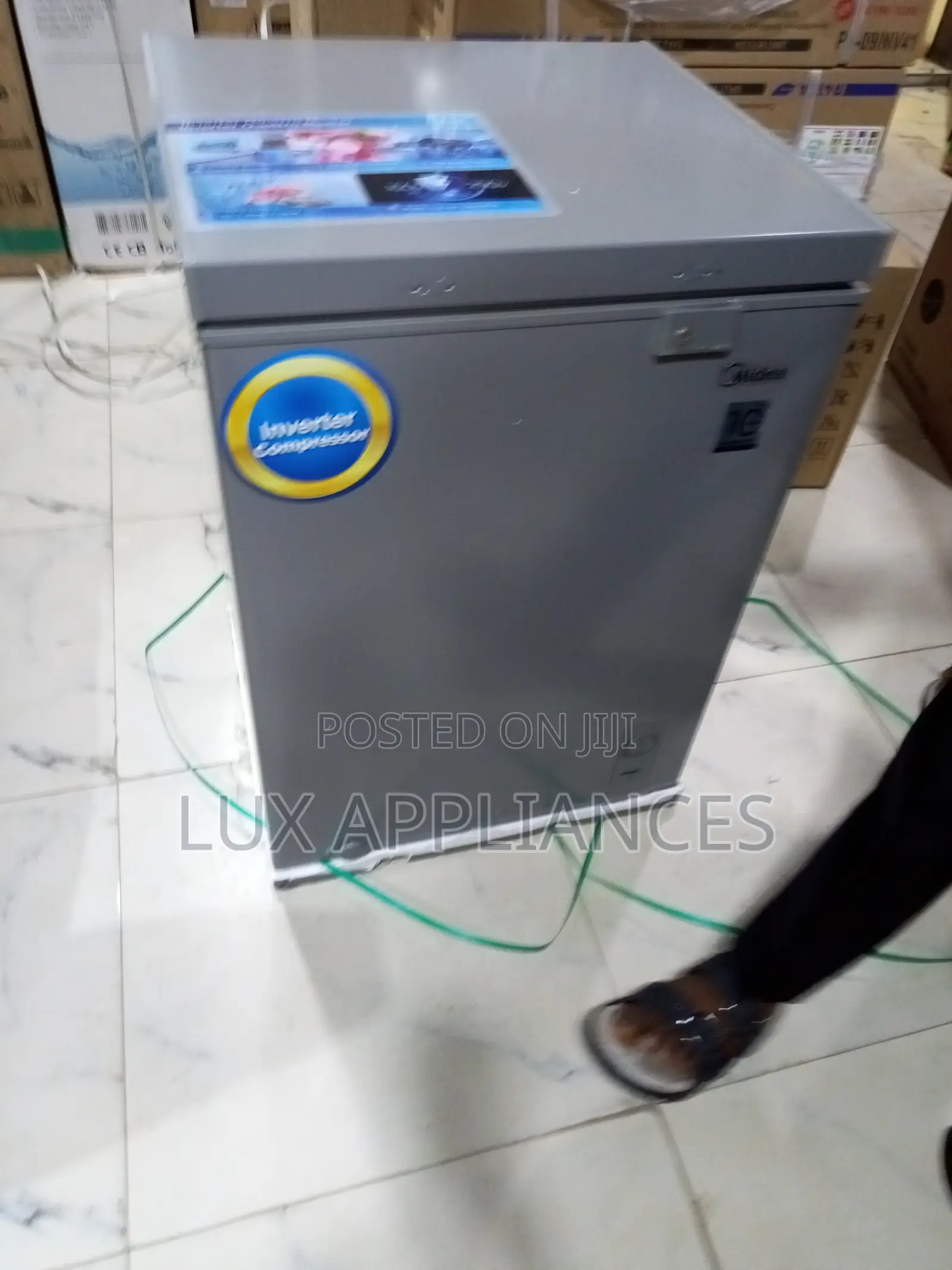 Midea Deep Cooling Chest With Hover Lid