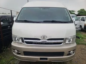 Toyota HiAce 2013 White
