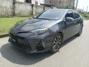 Toyota Corolla SE (1.8L 4cyl 2A) 2018 Blue