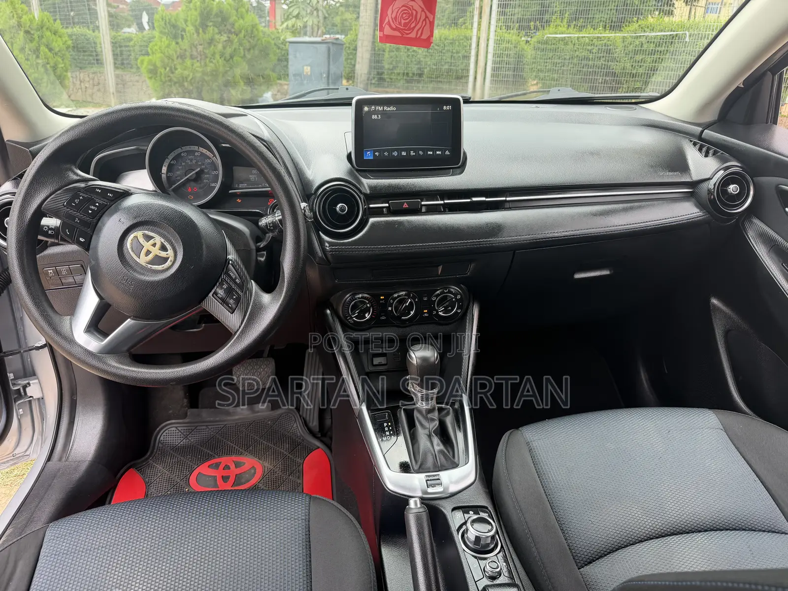 Toyota Yaris 2018 Silver