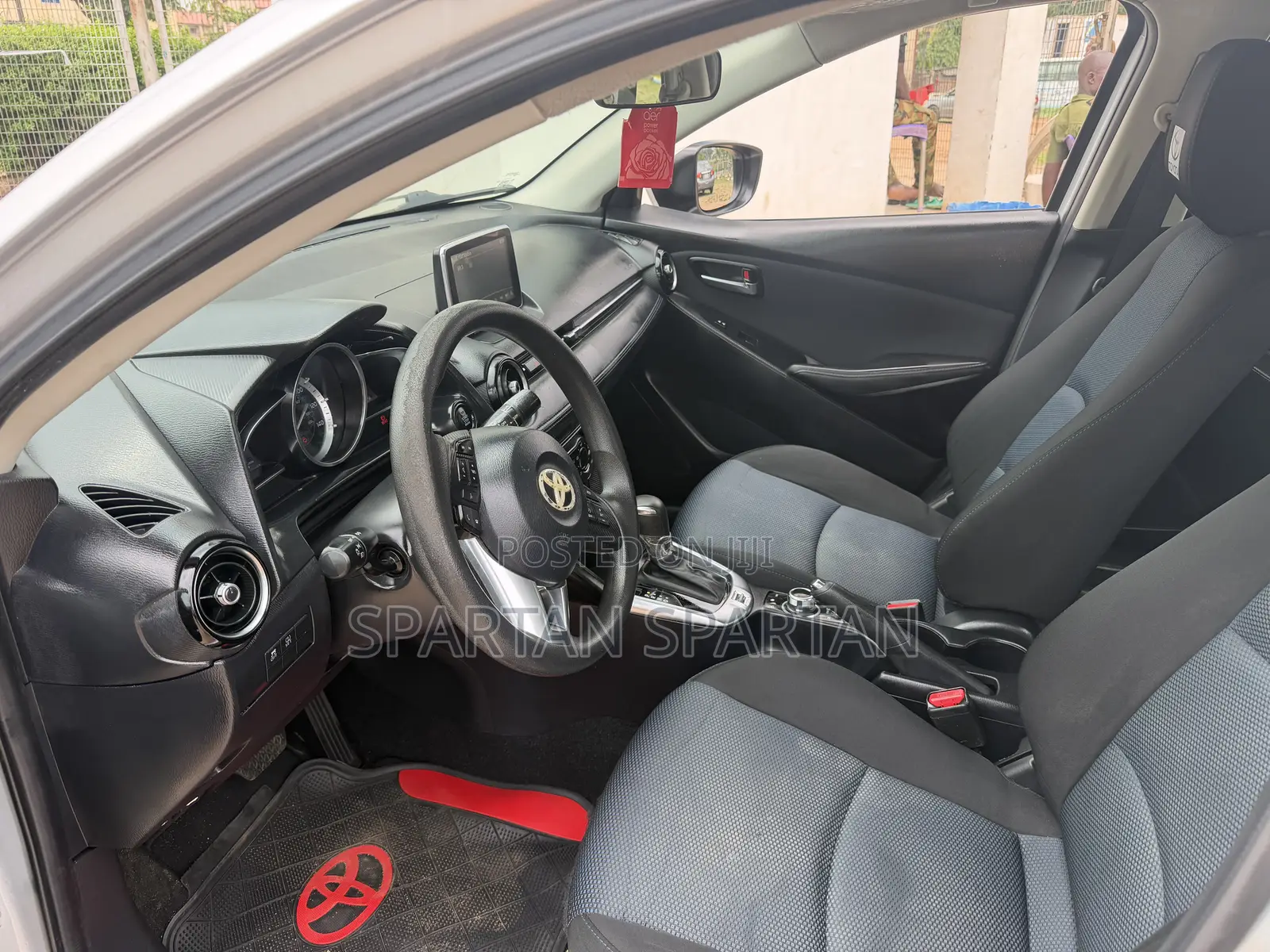 Toyota Yaris 2018 Silver