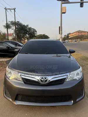 Toyota Camry LE 4dr Sedan (2.5L 4cyl 6A) 2014 Gray