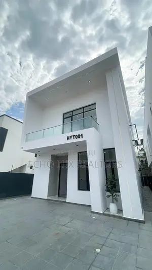 5bdrm Duplex in Chevron for sale