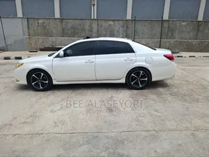 Toyota Avalon Limited Sedan FWD (3.5L 6cyl 6A) 2011 White