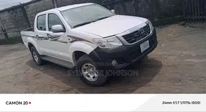 Toyota Hilux SR5 4x4 2015 White