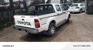 Toyota Hilux SR5 4x4 2015 White