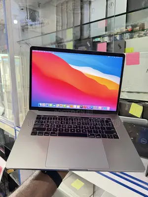 Laptop Apple MacBook Pro 2017 16GB Intel Core i7 SSD 512GB