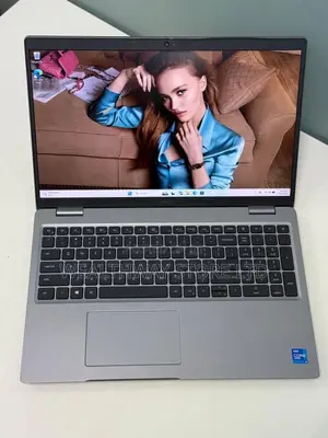 Laptop Dell Precision 3561 16GB Intel Core i5 SSD 256GB