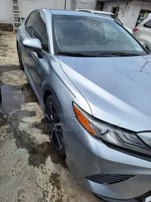Toyota Camry XSE FWD (2.5L 4cyl 8AM) 2018 Silver