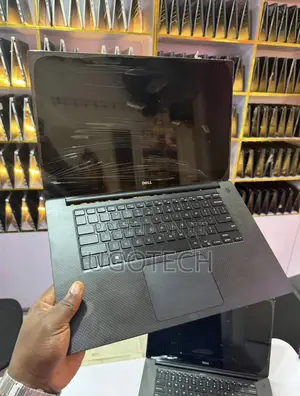Laptop Dell Precision 5520 32GB Intel Xeon SSD 512GB