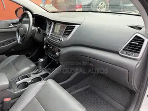 Hyundai Tucson Limited AWD 2017 Silver
