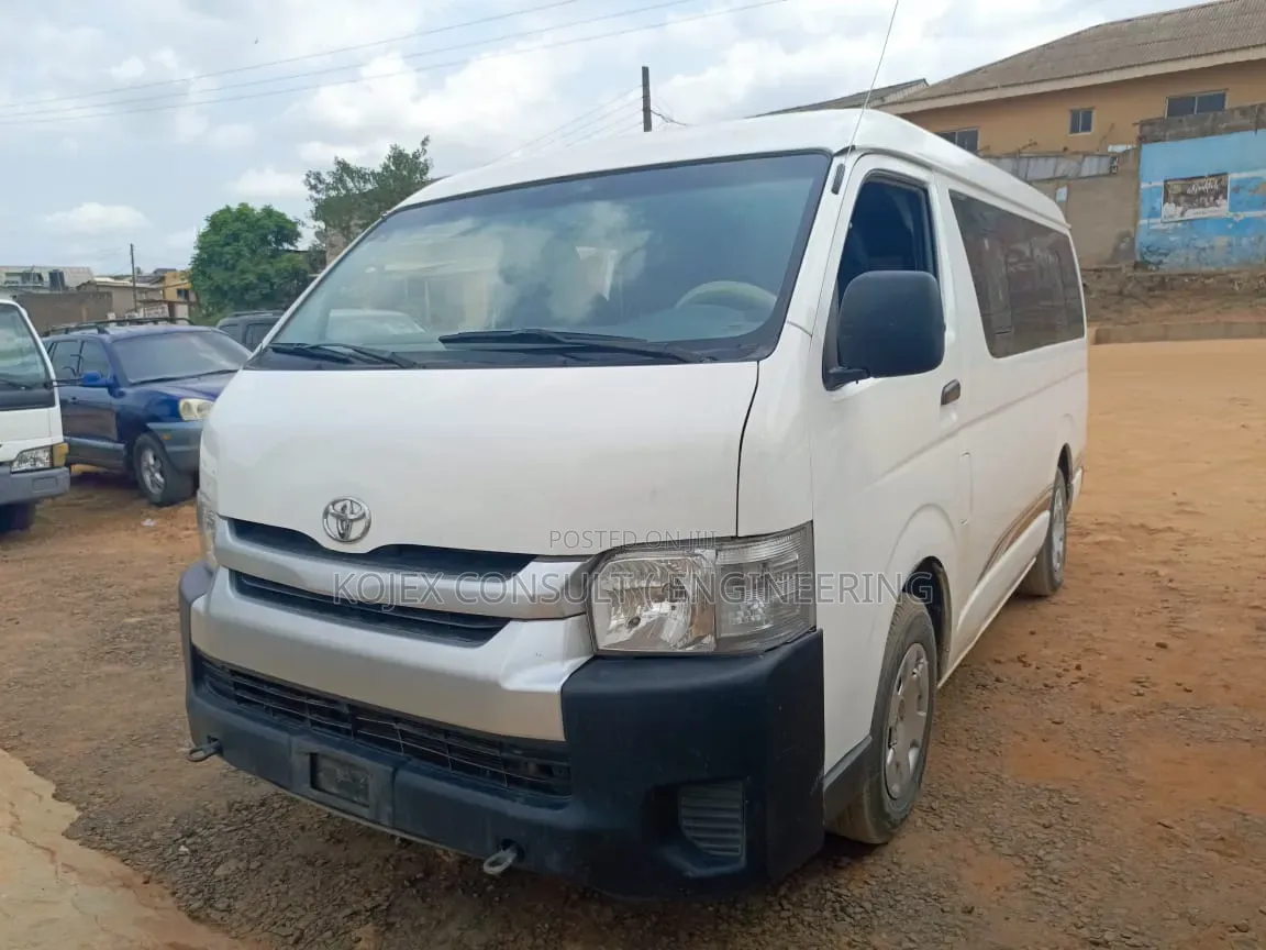 Toyota HiAce 2015 White