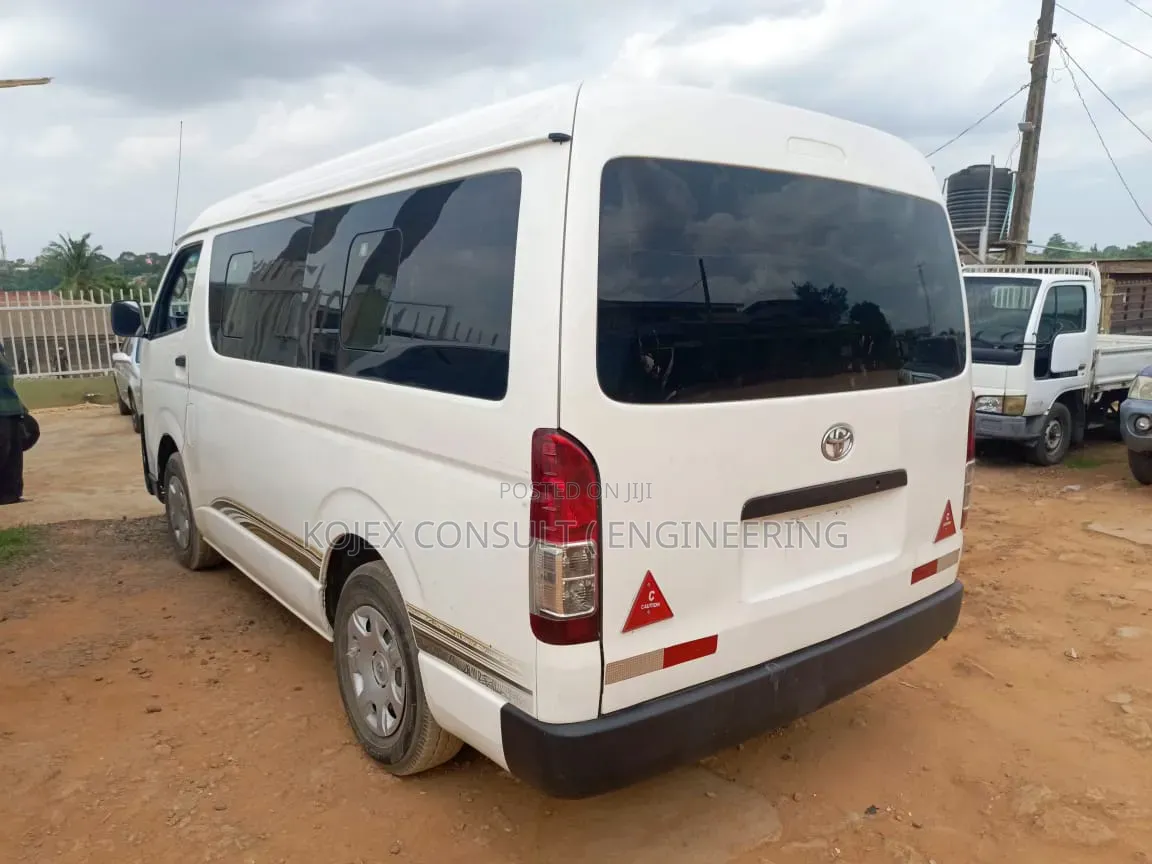 Toyota HiAce 2015 White