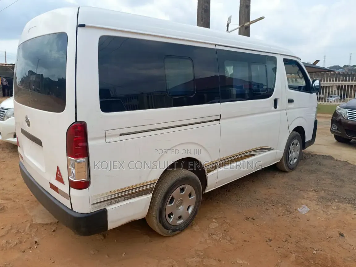 Toyota HiAce 2015 White