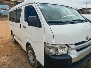 Toyota HiAce 2015 White