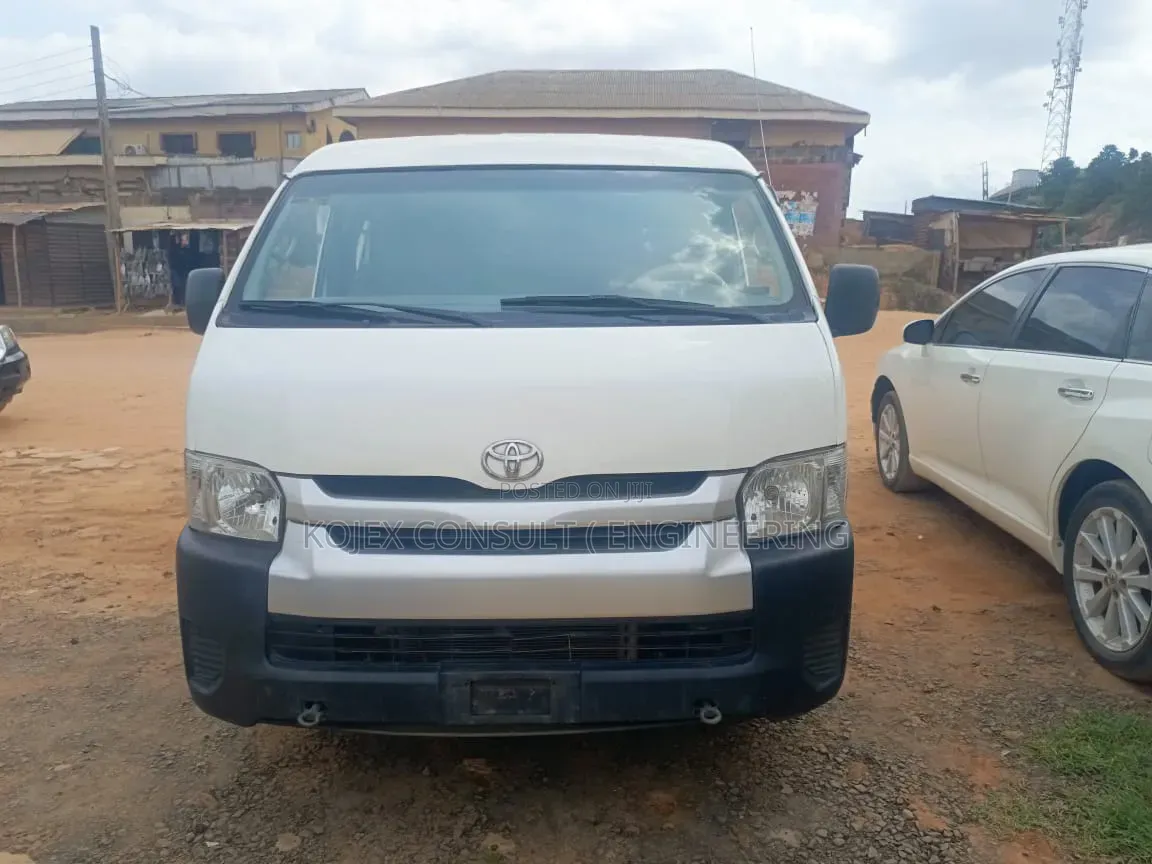 Toyota HiAce 2015 White