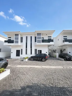 4bdrm Duplex in Lekki Phase 1 for rent
