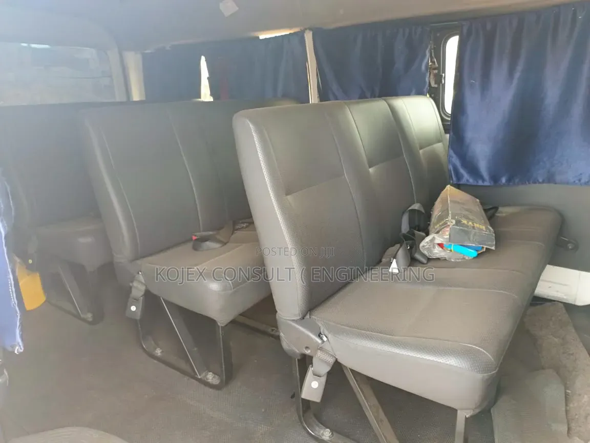 Toyota HiAce 2015 White