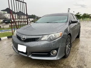 Toyota Camry XLE 4dr Sedan (2.5L 4cyl 6A) 2013 Gray