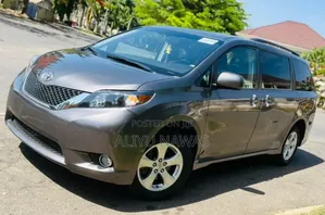 Toyota Sienna SE 8 Passenger 2011 Gray
