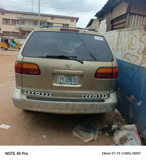 Toyota Sienna 1999 Gold
