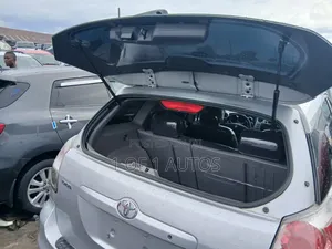 Toyota Matrix Hatchback FWD (1.8L 4cyl 5M) 2006 Silver