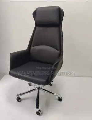 Ergonomic Leather Swivel Chair