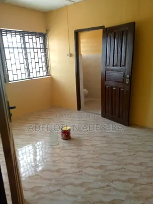 1bdrm Room & Parlour in Trinicon Properties, CHallenge / Ibadan