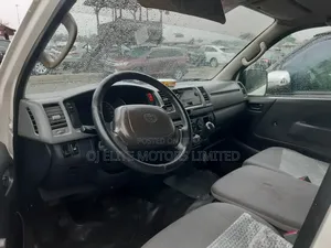 Toyota HiAce 2013 White