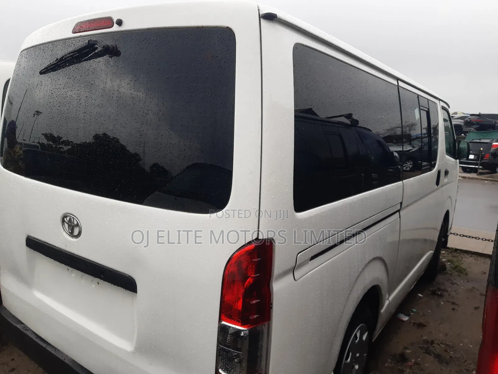 Toyota HiAce 2013 White