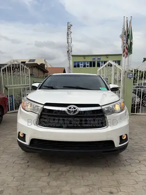 Toyota Highlander LE Plus V6 4x4 (3.5L 6cyl 6A) 2016 White