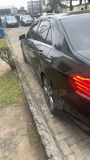 Mercedes-Benz E350 Base 4Matic Sedan AWD (3.5L 6cyl 7A) 2014 Black