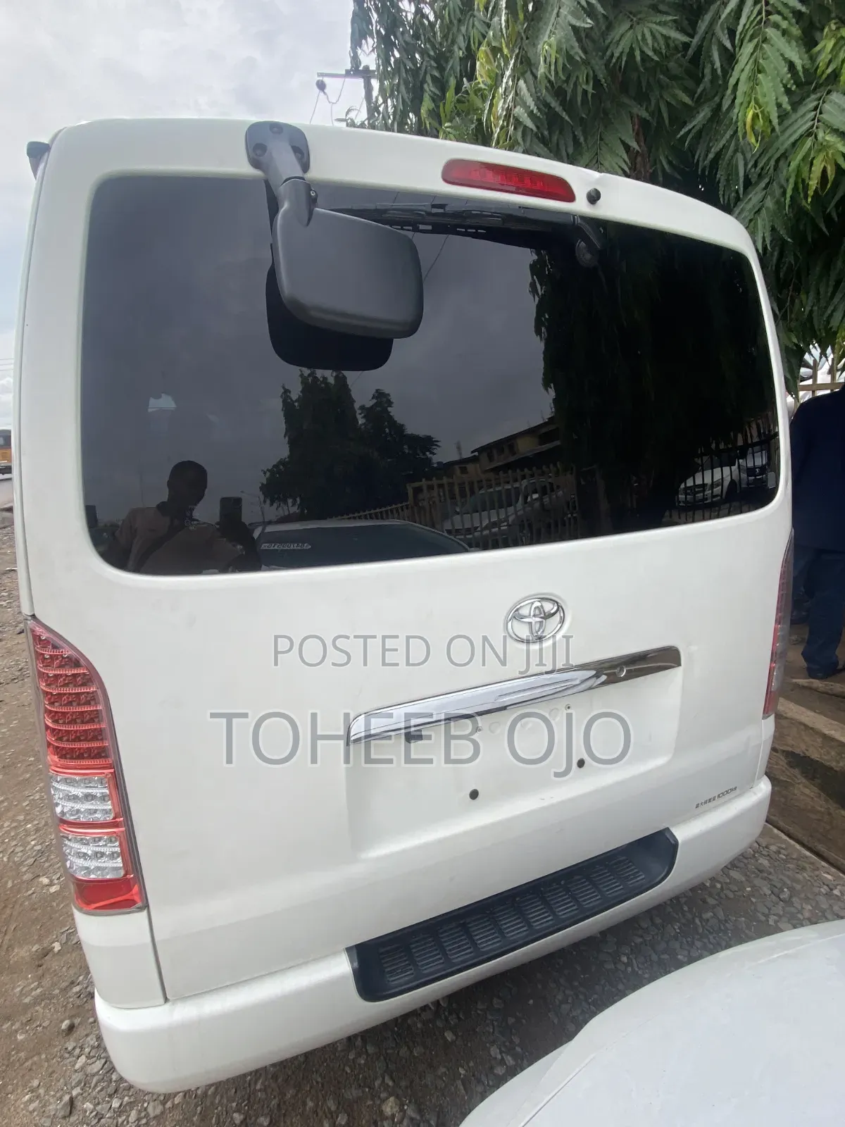 Toyota HiAce 2019 White